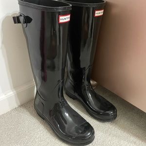 Women’s tall Hunter rain boots